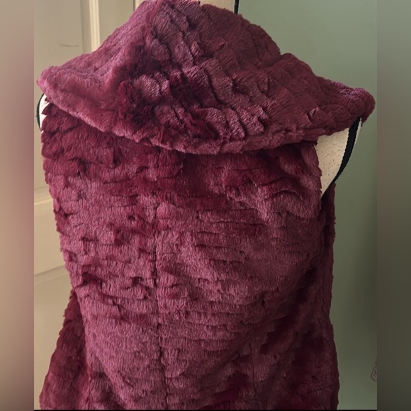 Women’s Sz S Me Jane burgundy faux collar casual gorgeous vest sweater - Picture 7 of 7